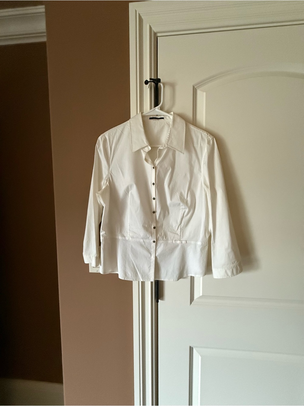 Elie Tahari White Snap-Front Blouse - Structured Peplum Waist